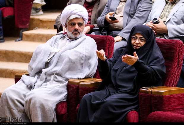 رئیس دانشگاه علوم پزشکی اصفهان: سلامت مردم نباید وجه المصالحه بازی های سیاسی قرار گیرد