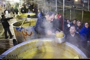 کمک به نیازمندان درکنارپخت آش 84 هزار کیلویی 28 صفر در شیراز