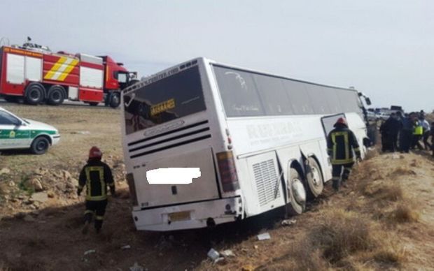 انحراف از مسیر اتوبوس در کرمان منجر به مصدوم شدن ۱۴ نفر شد