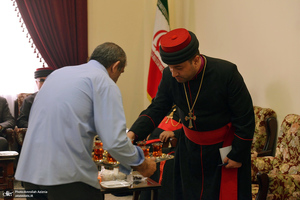 ادای احترام رهبر جهانی آشوریان به حضرت امام خمینی (س)