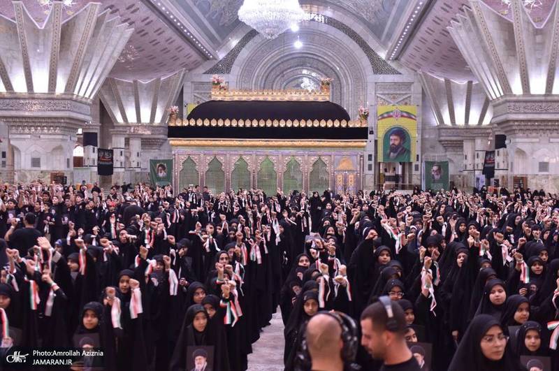 اجرای سرود دانش آموزی در حرم مطهر امام خمینی