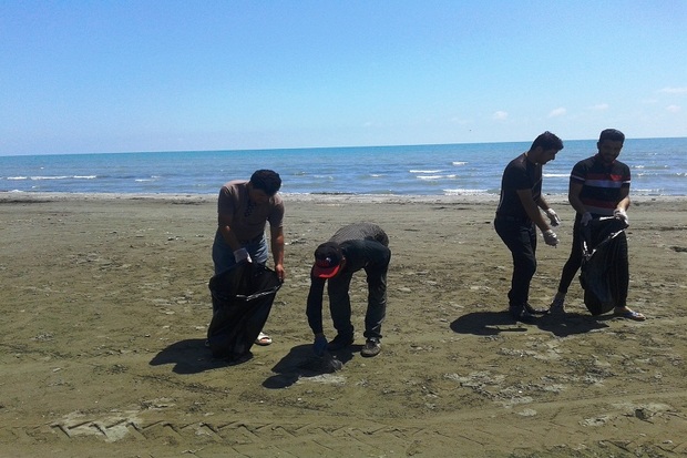 ساحل آستارا برای استقبال از گردشگران پاکسازی شد
