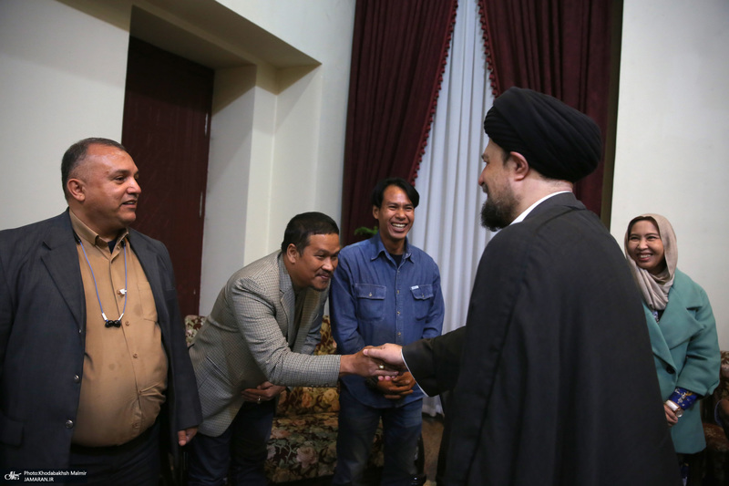 دیدار جمعی از اساتید ودانشجویان کشور تایلند با سید حسن خمینی