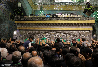 زائران حرم مطهر رضوی در روز شهادت امام رضا (ع)