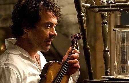 این بازیگران برای بازی در فیلم‌ها مجبور شدند نوازندگی یاد بگیرند! + تصاویر
