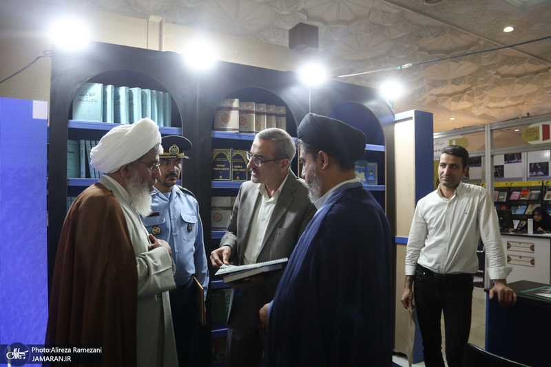 غرفه موسسه تنظیم و نشر آثار امام خمینی (ره) در سی و ششمین نمایشگاه کتاب تهران-3