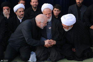 اقامه نماز بر پیکر مطهر رهبر شهید انقلاب و شهدای خانواده ایشان-3
