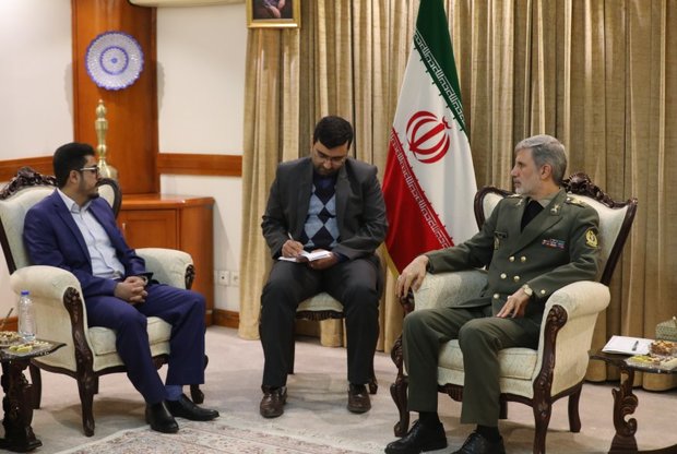 وزیر دفاع ایران با سفیر یمن دیدار کرد