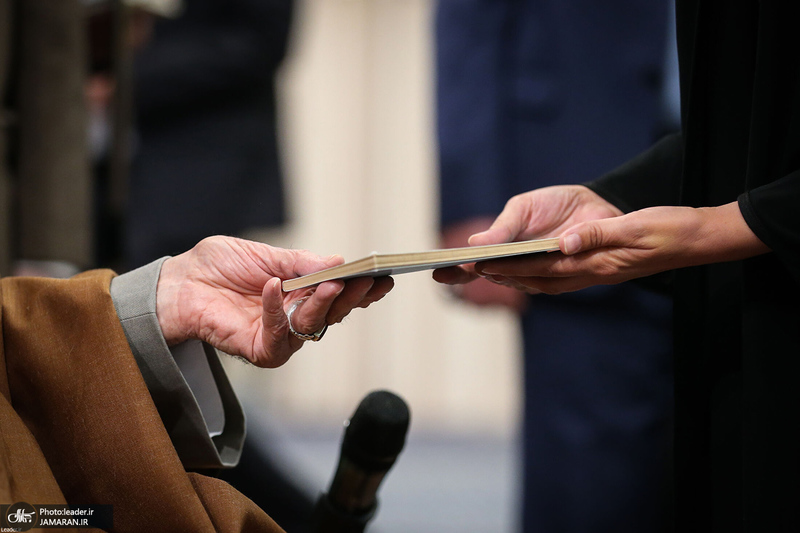 دیدار شاعران و اهالی فرهنگ و ادب فارسی با رهبر معظم انقلاب