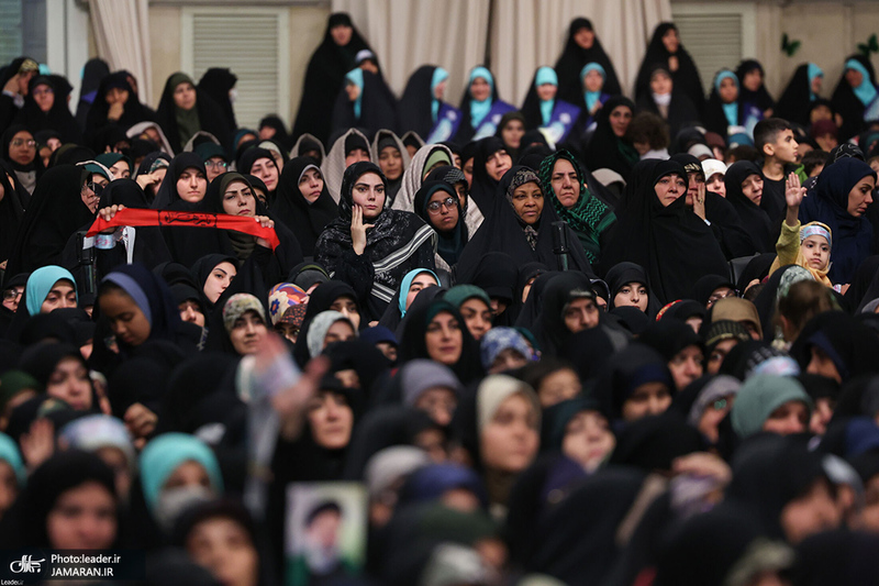 دیدار هزاران نفر از زنان و دختران با رهبر معظم انقلاب