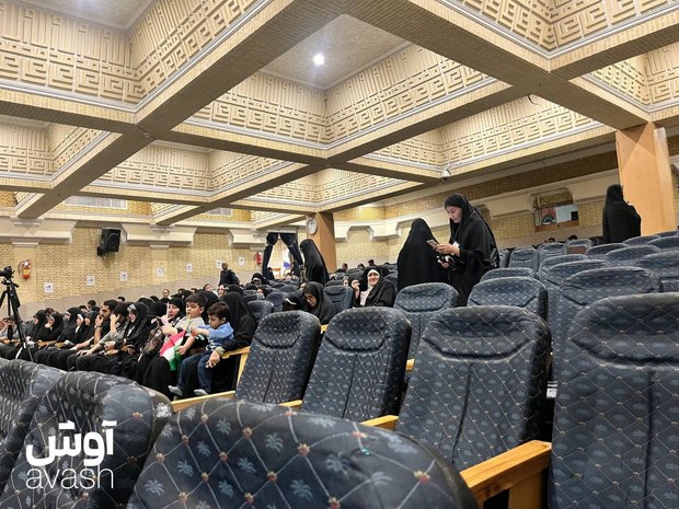 نشست صندلی‌های خالی برای محاکمه روحانی و ظریف! + عکس ها