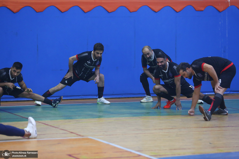 مسابقه فوتسال خیریه بین تیم هنرمندان و منتخب بنیاد حضرت زینب (س)