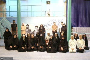 بازدید جمعی از دانشجویان کشور عراق از بیت امام خمینی درجماران