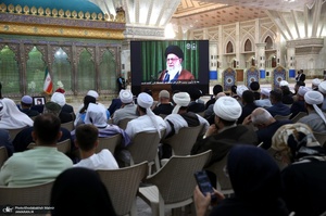 ادای احترام مهمانان خارجی کنفرانس وحدت اسلامی به مقام شامخ حضرت امام خمینی (س)