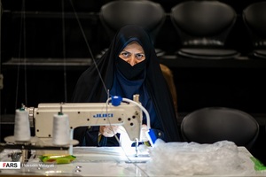 تولید ماسک در سالن تئاتر + تصاویر
