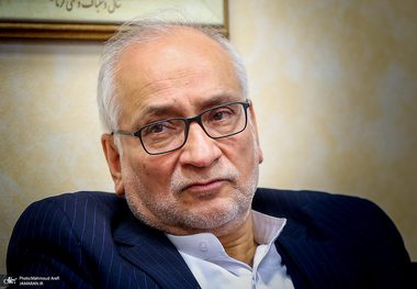 حسین مرعشى خطاب به برخى خطباى جمعه: عذرخواهی کنید بلکه راهی به سوی مردم و آینده بهتر بیابید