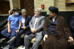 حضور سید حسن خمینی در مراسم ترحیم مادر شهیدان جهانگیری