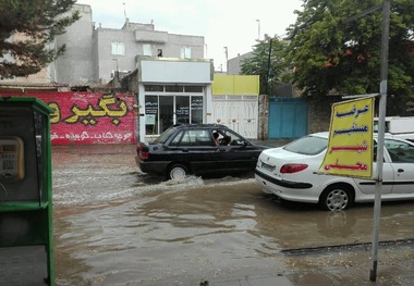 بارش باران موجب آبگرفتگی معابر شیروان شد