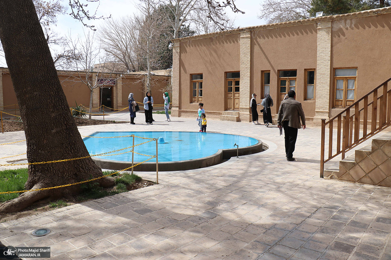 بازدید گردشگران نوروزی از بیت تاریخی حضرت امام در خمین -2