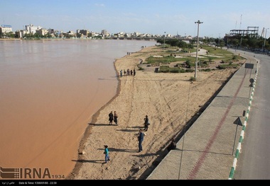 قایق های حمل مسافر در کارون توقیف می شوند