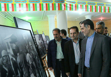 استاندار چهارمحال و بختیاری از نمایشگاه جشنواره هنرهای تجسمی دیدن کرد