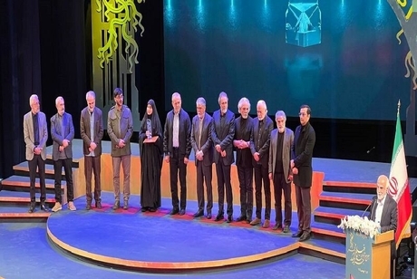 معرفی برگزیدگان جشنواره فیلم فجر ۴۴/ سیمرغ‌ها به پرواز درآمدند/ زنده‌شور و اسکورت بهترین فیلم مردمی شدند