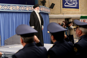 دیدار جمعی از فرماندهان و کارکنان نیروی هوایی ارتش با فرمانده معظم کل قوا