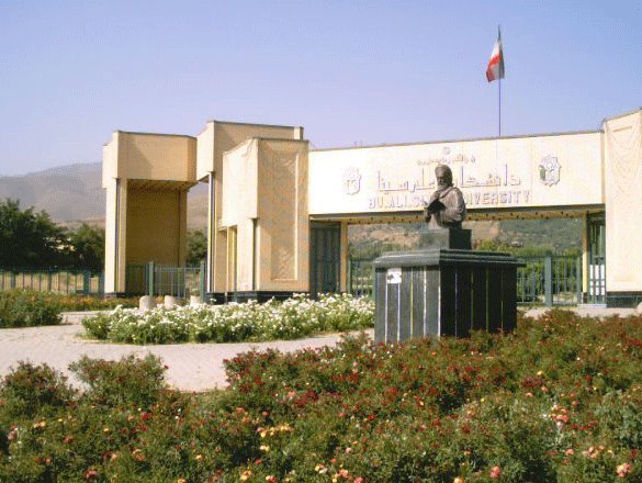 تجمع مقابل دانشگاه بوعلی سینا پس از مطرح شدن ادعای بی اخلاقی دانشجویان خارجی/ معاون استاندار همدان توضیح داد