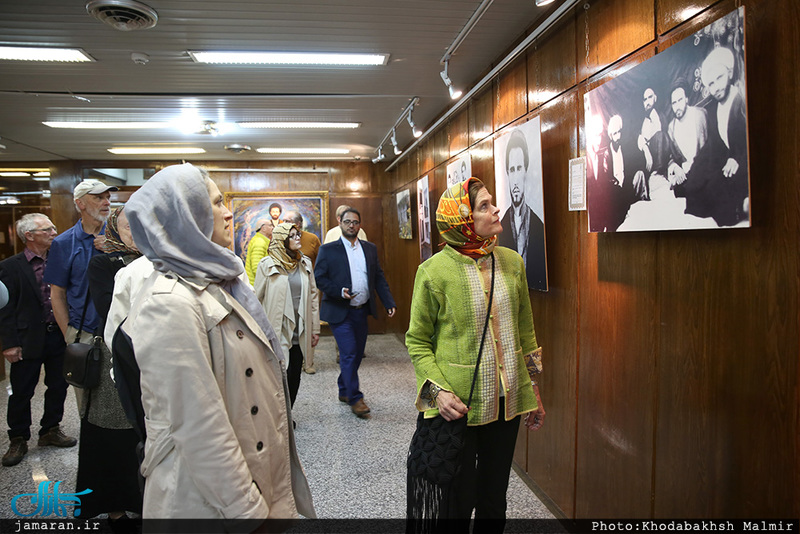 بازدید جمعی از گردشگران آمریکایی از بیت امام خمینی در جماران 