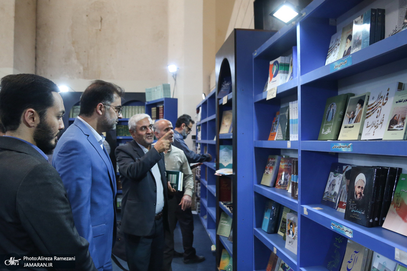 غرفه موسسه تنظیم و نشر آثار امام خمینی (ره) در سی و ششمین نمایشگاه کتاب تهران-6