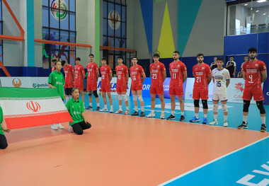 ویدیو| حلقه والیبالیست ها به دور «پرچم ایران»؛ بعد از سلام نظامی