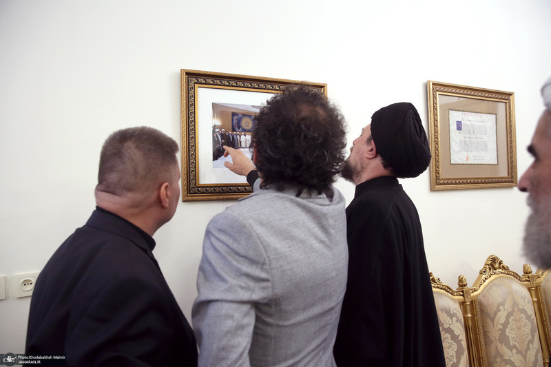 حضور سید حسن خمینی در سفارت واتیکان