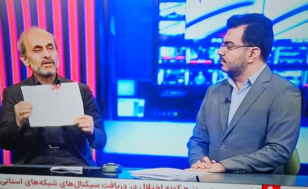 برگه خونین خبر در دست رئیس صداوسیما + عکس