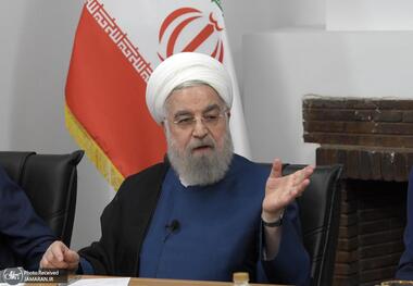 بیانیه روحانی پس از ثبت‌نام در انتخابات مجلس خبرگان رهبری: نمی‌توانم در این شرایط حساس کنج عافیت و عزلت را ترجیح دهم/ حرکت در مسیری سخت و ناهموار را آغاز ‌کردم/ برای بن‌بست‌شکنی باید از دوگانه‌ی خانه و خیابان فراتر رفت