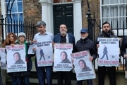 تجمع معترضان به حبس طرفدار سردار سلیمانی در لندن + عکس