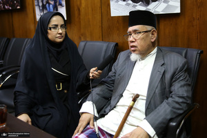 بازدید جمعی از مهمانان شرکت کننده رویداد بین المللی جایزه جهانی امام خمینی از جماران