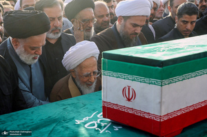 اقامه نماز بر پیکرهای مطهر رهبر شهید و خانواده ایشان به امامت آیت‌الله العظمی جوادی آملی