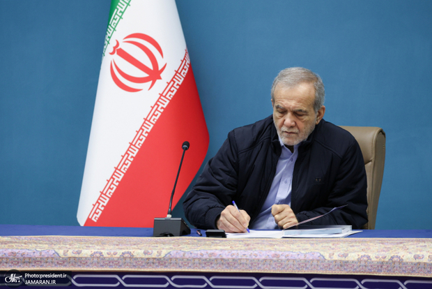 پزشکیان: پیام رهبر انقلاب نقشه راه صیانت از منافع ملی در مسیر مذاکرات است/ خود را متعهد به اجرای دغدغه‌ها و رهنمودهای ایشان می‌دانیم/ با اتکا به رهنمودهای رهبری و هوشیاری تیم مذاکره‌کننده، پیروزی حاصل خواهد شد