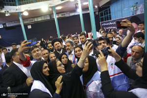 تجدید میثاق جمعی از جوانان هلال احمر با آرمان های حضرت امام خمینی (س)