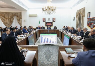 عارف: تعهدات دولت‌ها در ساخت مسکن‌های حمایتی تعهد نظام است و حق هیچگونه تعللی در این خصوص نداریم/ تامین مسکن مورد نیاز مردم به ویژه مسکن روستاییان و اقشار آسیب‌پذیر یکی از اولویت‌های مهم دولت چهاردهم است