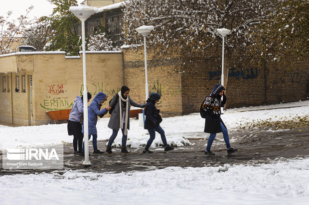 ریزش برف دانشگاه‌های همدان را تعطیل کرد