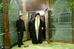 حضور رهبر معظم انقلاب در مرقد مطهر امام خمینی(س) و گلزار شهیدان