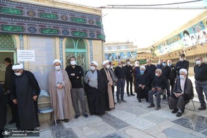 مزار آیت الله العظمی صانعی(ره) در اولین پنج شنبه رحلت ایشان