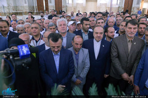 ادای احترام وزیر ورزش و جوانان و جمعی از ورزشکاران به مقام شامخ حضرت امام(س)  