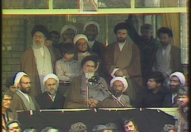 دلیل عجز شماست که در سیاهی‌‎ ‌‏شب، متفکران ما را می کشید 