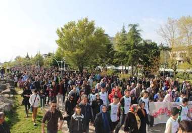 همایش بزرگ پیاده روی خانوادگی در بندرانزلی برگزار شد