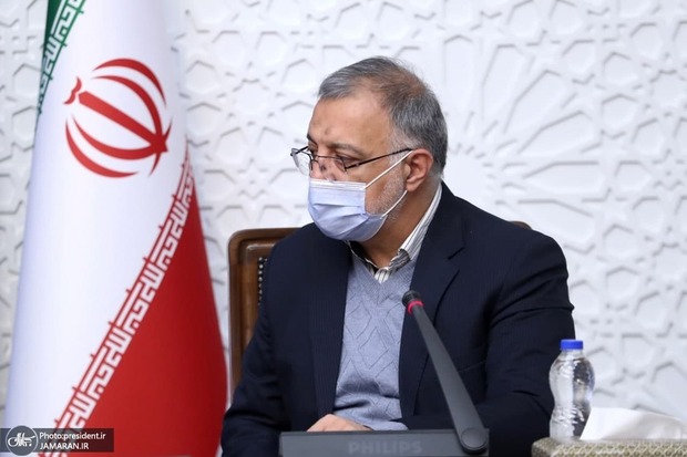 نامه جمعی از مدیران دوره پنجم شهرداری تهران به چمران برای گلایه از تصمیمات زاکانی: نیرو‌های خدوم را از کار بیکار می‌کنند؛ به جای آن‌ها منسوبین و دوستان و همفکران خود را وارد ساختار می‌کنند