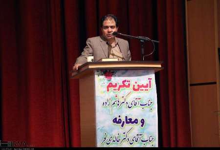 معاون وزیر بهداشت: ارائه خدمات درمانی باید از فضای سیاسی دور باشد