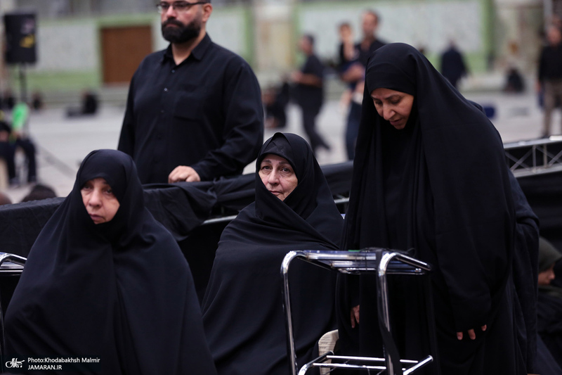 مراسم عزادارای شب عاشورا در حرم مطهر امام خمینی