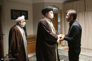 حضور سید حسن خمینی در منزل مرحوم آیت الله ری شهری (ره)